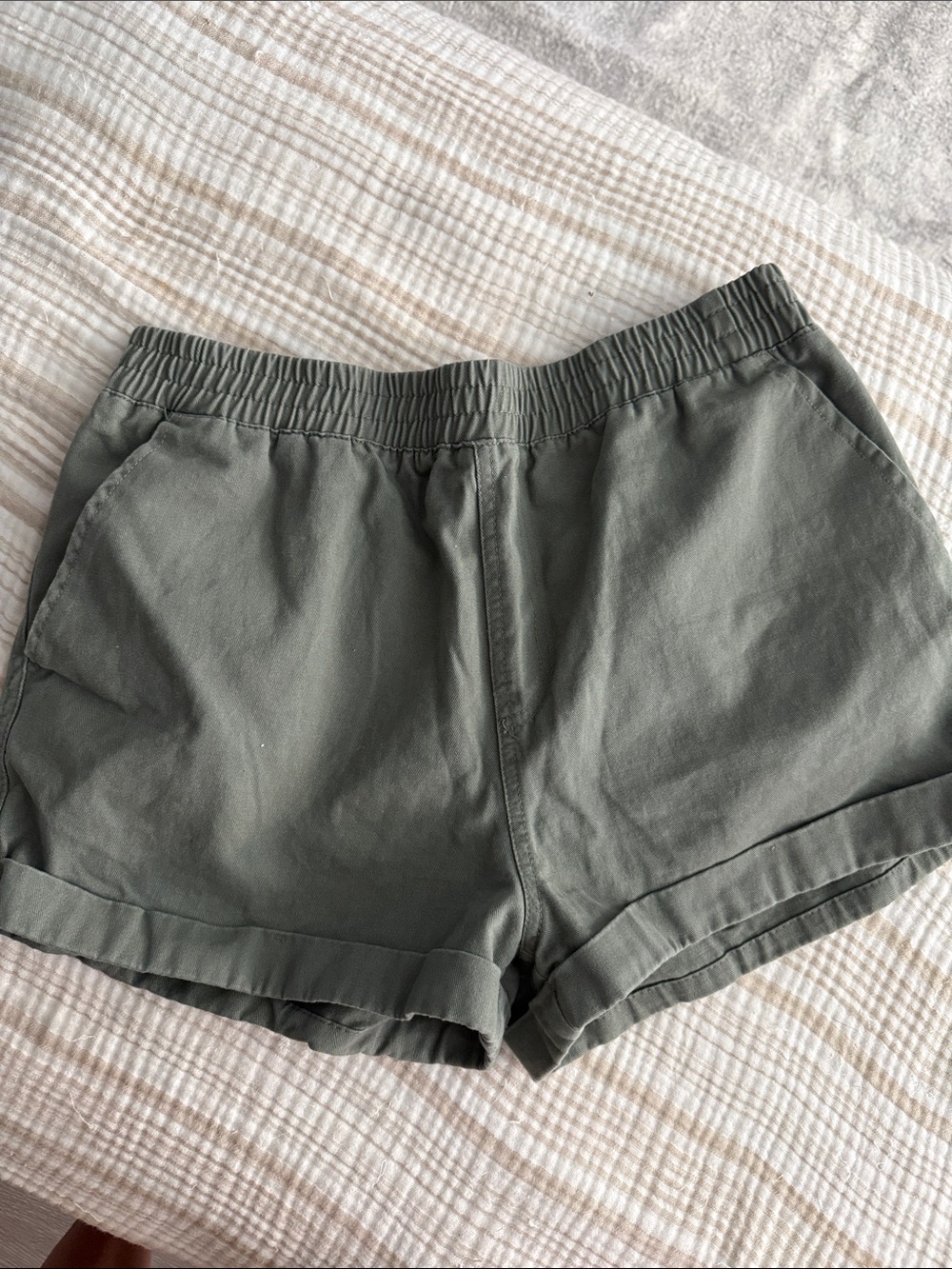 Forever 21 Olive Green Elastic-Waist Casual Shorts